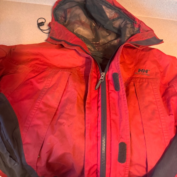 Experience warmth with Helly Hansen's vibrant red and charcoal jacket. Ideal for - Picture 7 of 12